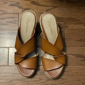 Zigi Soho Women's Brown Cross-Strap Sandals